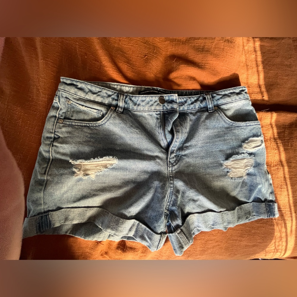 Volvos boyfriend denim shorts